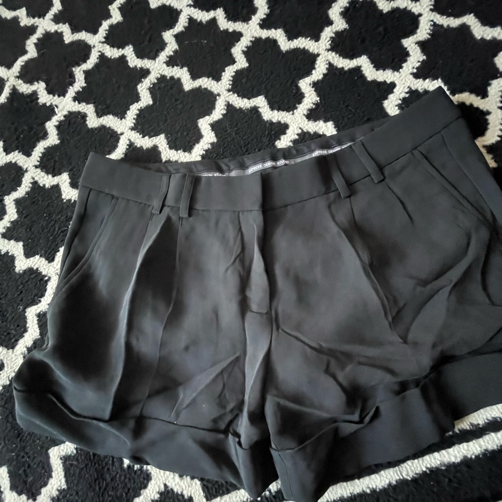 Express Shorts - Picture 1 of 3